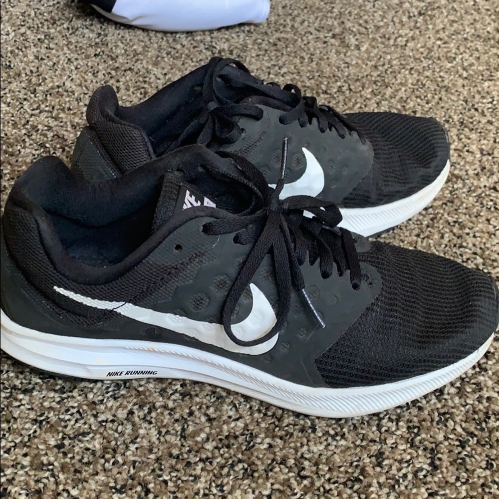 Black nike shoes.
